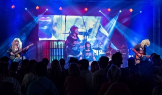 Moderator Mickie Sixx Bilder Galerie - 80s Alive - 80er Jahre Live Fotos 80s Tribute Show Coverband 